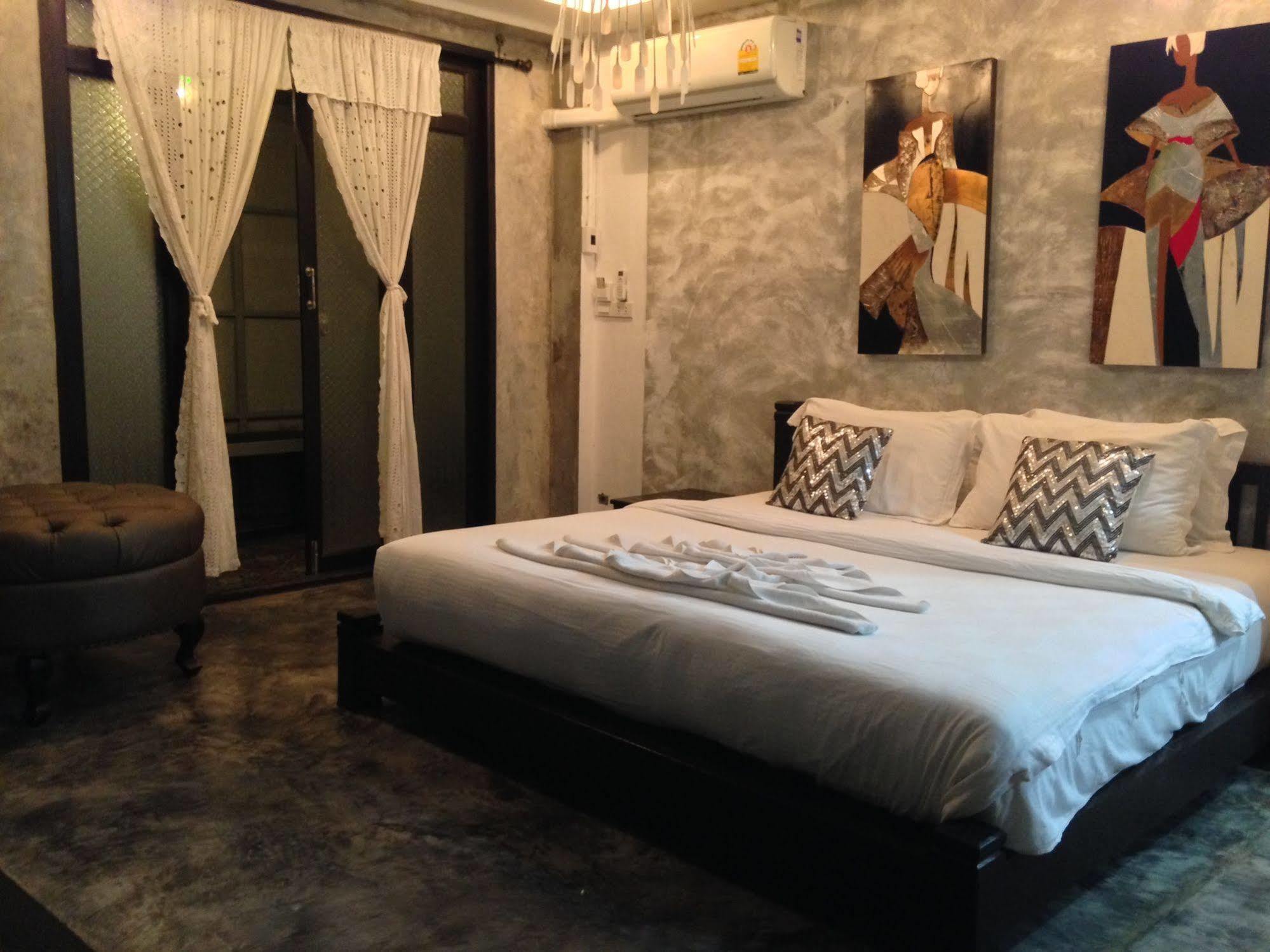 At Casa Guesthouse אמפווה מראה חיצוני תמונה